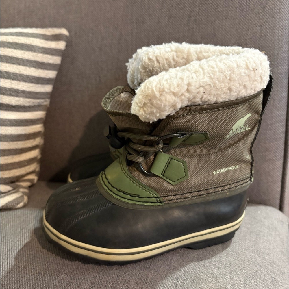 Sorel Kids Green and Black Snow Boots
